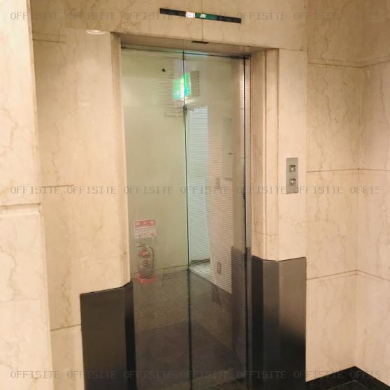 雄山閣ビルのエレベーター