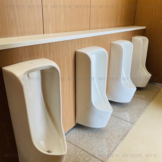 ＪＡ共済ビルの基準階　男子トイレ