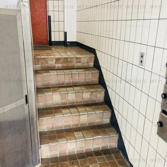 オオノヤビルの階段