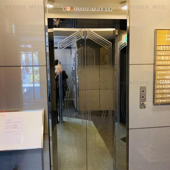 西新宿小出ビルのエレベーター