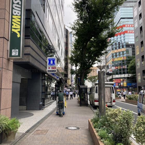 新横浜ＵＵビルの前面道路