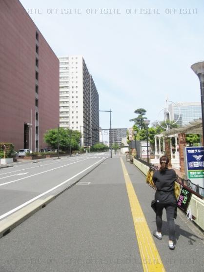 塚本千葉第５ビルのビル前面道路