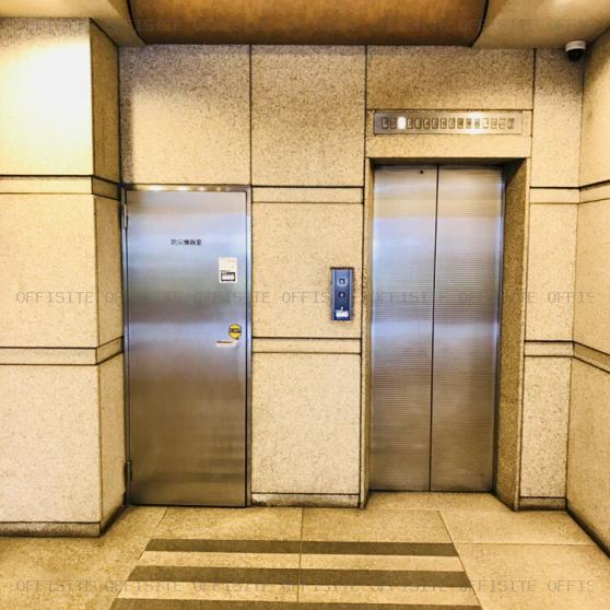 スタンダードビルのエレベーター