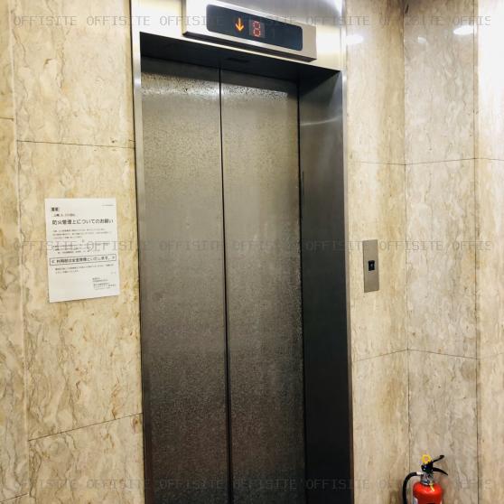 山萬ビルのエレベーター