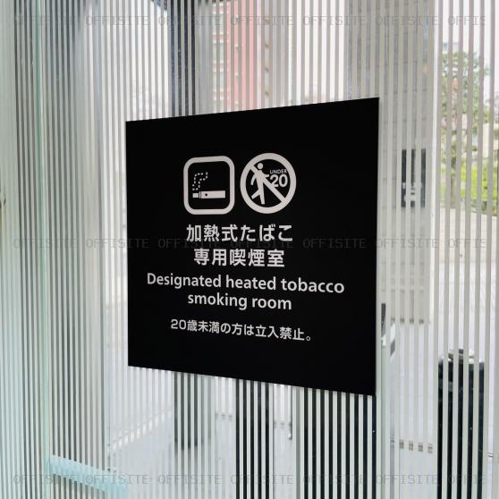 赤坂Ｂｉｚタワーのエントランス内の喫煙室