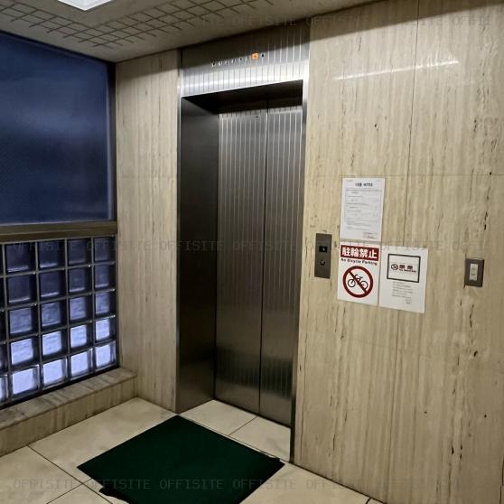 松ビルのエレベーター