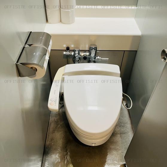 新橋パークプレイスの3階　男子洋式トイレ