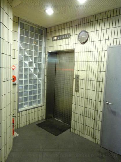 イセヤビルのエレベーター