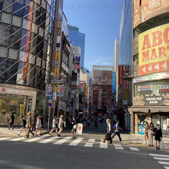 いちご渋谷文化村通りビルのビル前面道路