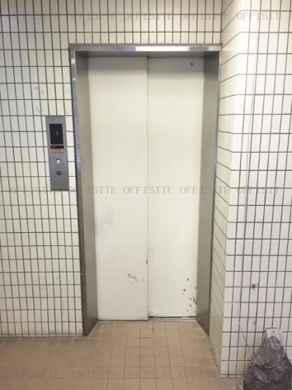 角田ビルのエレベーター