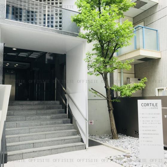 コルティーレ高田馬場のオフィスビル出入口
