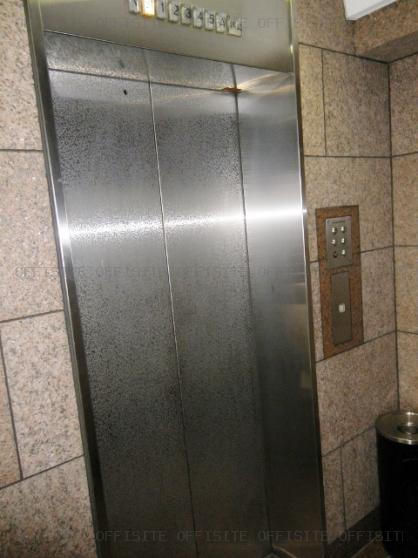 京清堂ビルのエレベーター