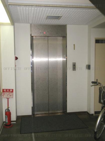 ユニ２１ビルのエレベーター