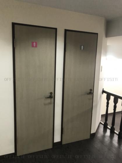 ＳＶＡＸ新宿ビルＢ館の1階 男女別トイレ