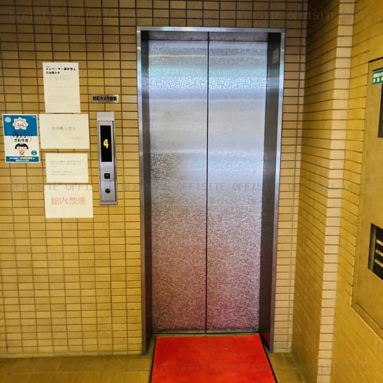 平松川崎ビルのエレベーター