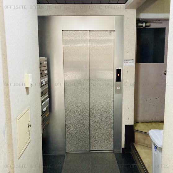 銀座日商ビルのエレベーター