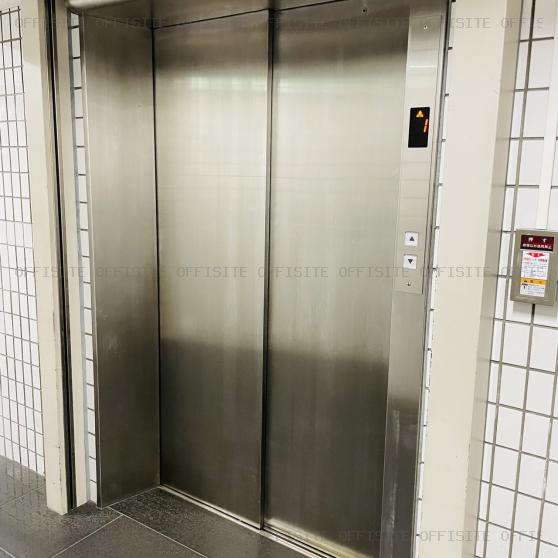 仙台ＮＳビルの人荷用エレベーター