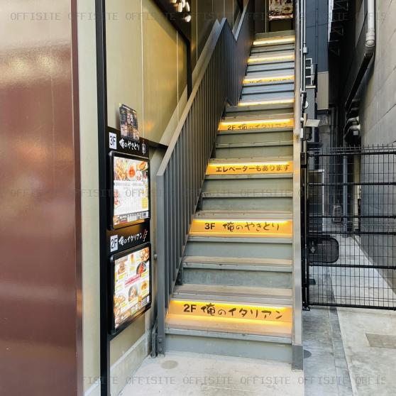 渋谷エメラルドビルの2Fへの専用階段