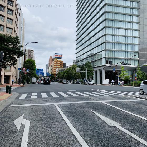 東京海苔会館のビル前面道路