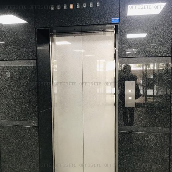 西新宿フォレストビルのエレベーター