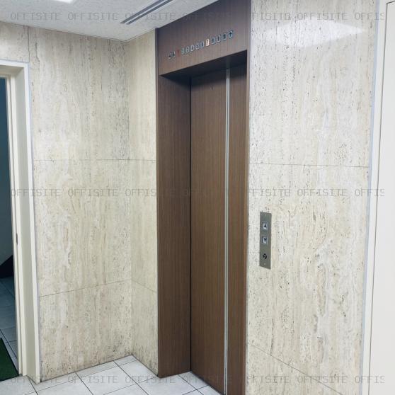 新宿嘉泉ビルのエレベーター