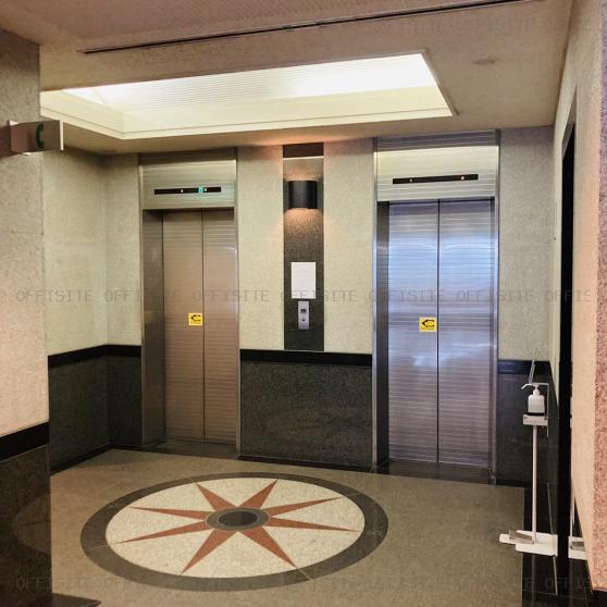 第３須三（スサン）ビルのエレベーターホール