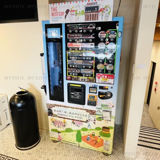 ＡＴＥＬＩＥＲ ＹＯＵＲＳ小川町のランチョンルーム　自動販売機