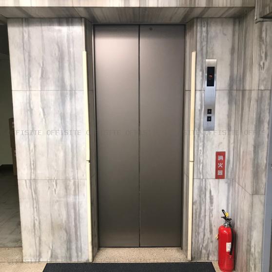 松慶（しょうけい）ビルのエレベーター