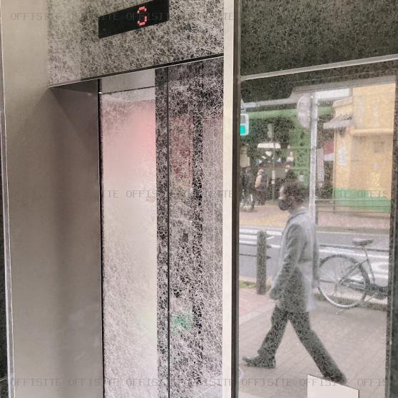 細谷ビルのエレベーター