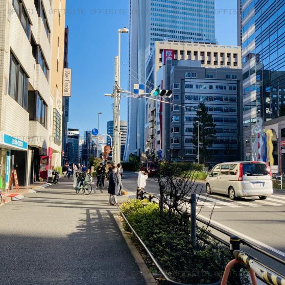 Ｈ１Ｏ西新宿ビルのビル前面道路