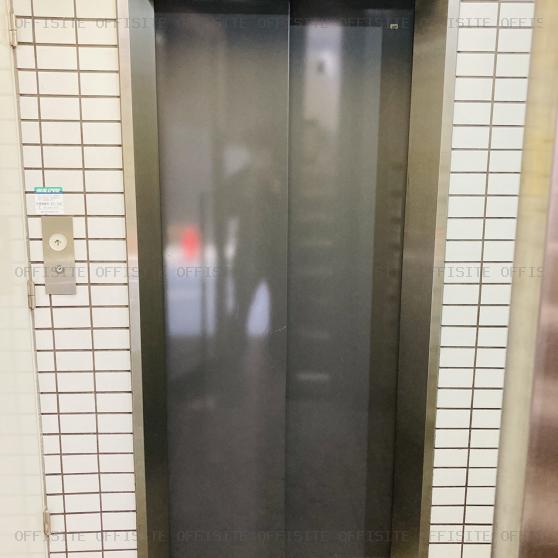 秋元ビルのエレベーター