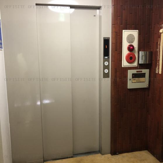 吉岡ビルのエレベーター