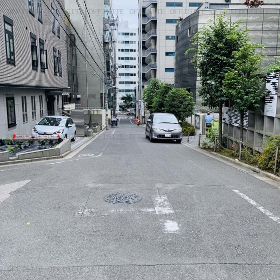 渋谷パインビルのビル前面道路