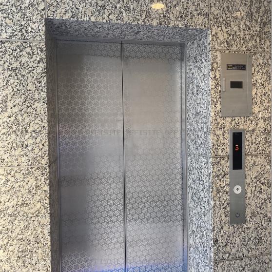 泰平ビルのエレベーター