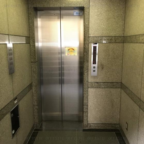 クレストワンビルのエレベーター