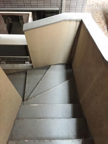 角田ビルの外階段