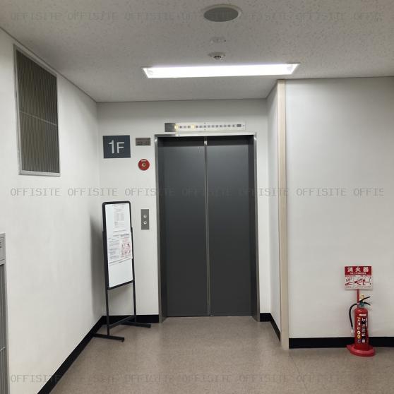 千葉駅前ビルの貨物用エレベーター