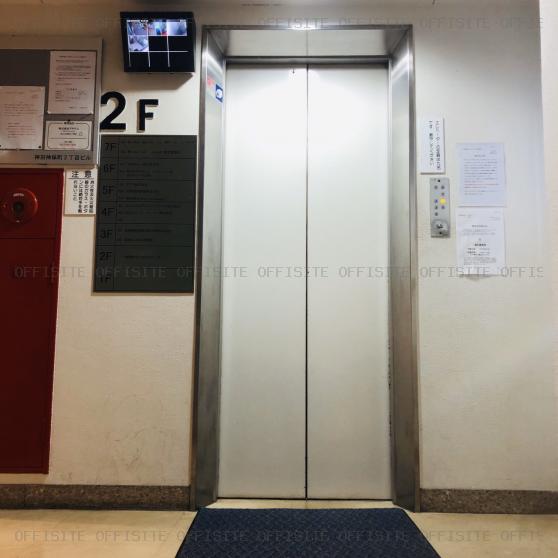 神田神保町二丁目ビルのエレベーター