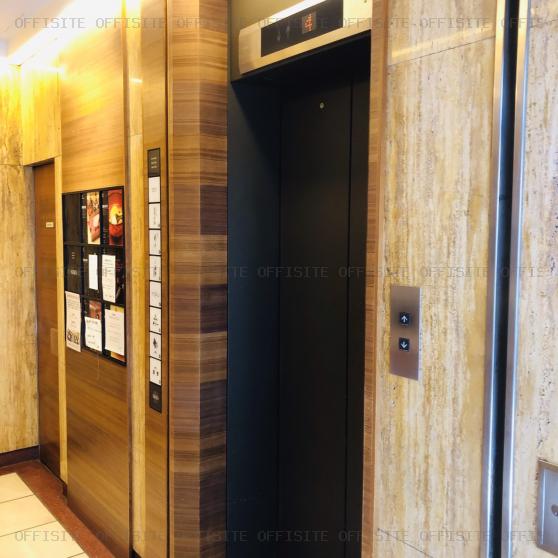 西銀座ビルのエレベーター