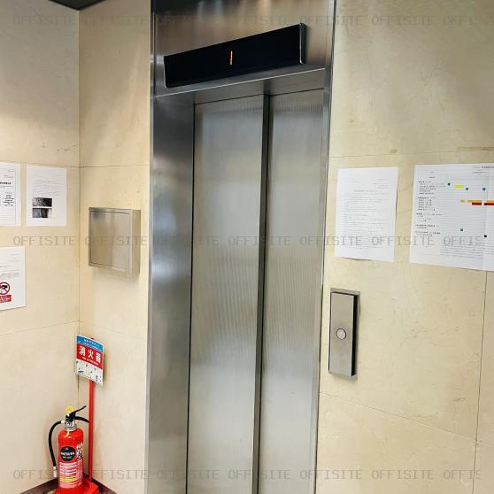 タクトビルのエレベーター