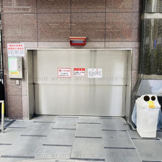 西新宿ＫＮビルの駐車場