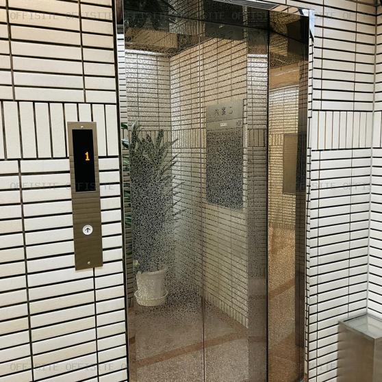 銀座吉澤ビルのエレベーター