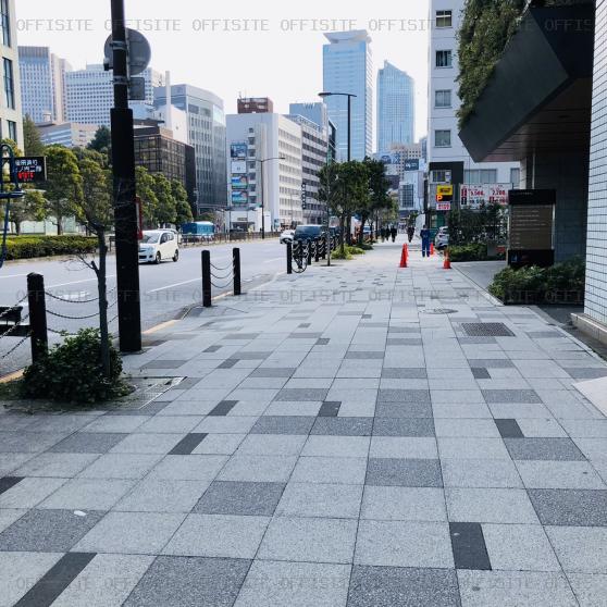 渡辺商事赤坂ビルのビル前面道路