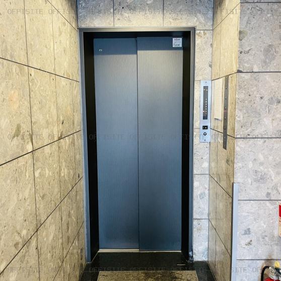 やわらぎビルのエレベーター