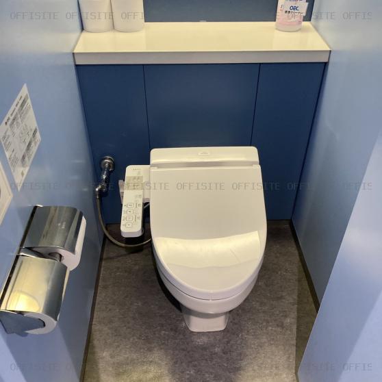 プライム新横浜ビルの基準階男子トイレ