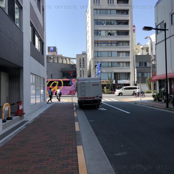ザ・パークハウス上野浅草通りのビル前面道路