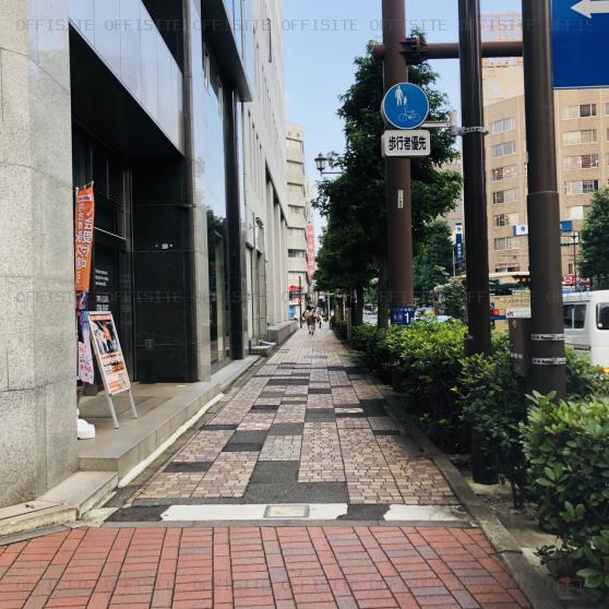 横浜野村證券ビルのビル前面道路