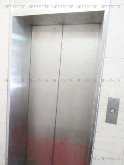 西新橋福徳ビルのエレベーター