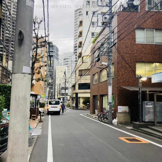 ルミエール西新宿の前面道路