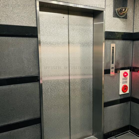 国際興業第２ビルのエレベーター